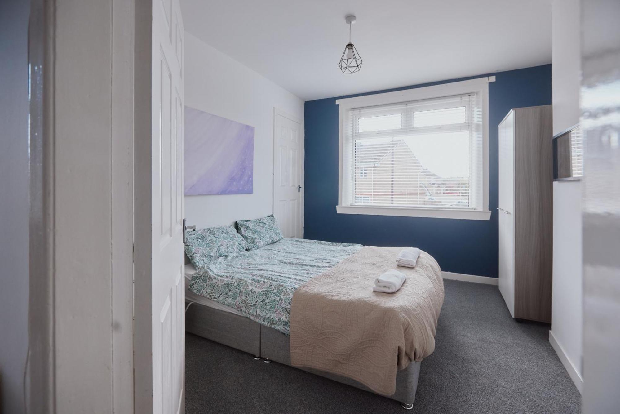 Modern And Vibrantly Designed Apartment Motherwell Zewnętrze zdjęcie
