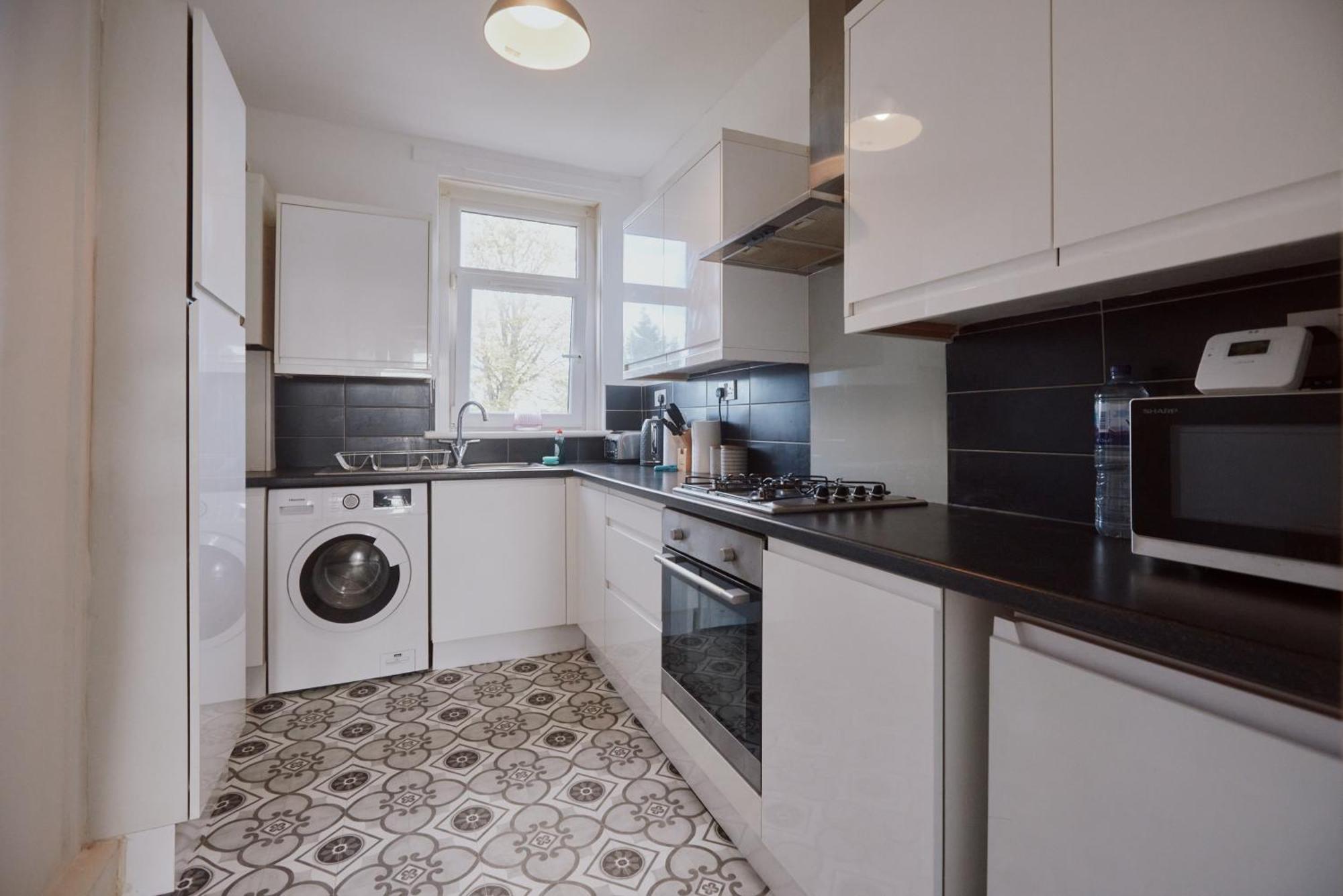 Modern And Vibrantly Designed Apartment Motherwell Zewnętrze zdjęcie