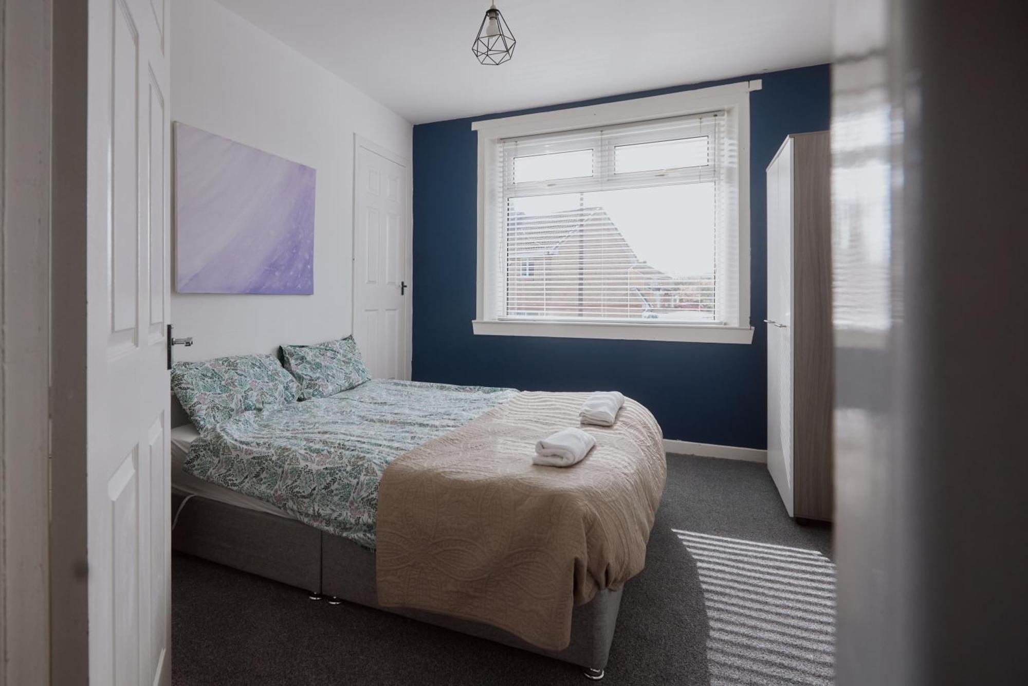 Modern And Vibrantly Designed Apartment Motherwell Zewnętrze zdjęcie